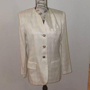 Kasper Size 8 Skirt Suit